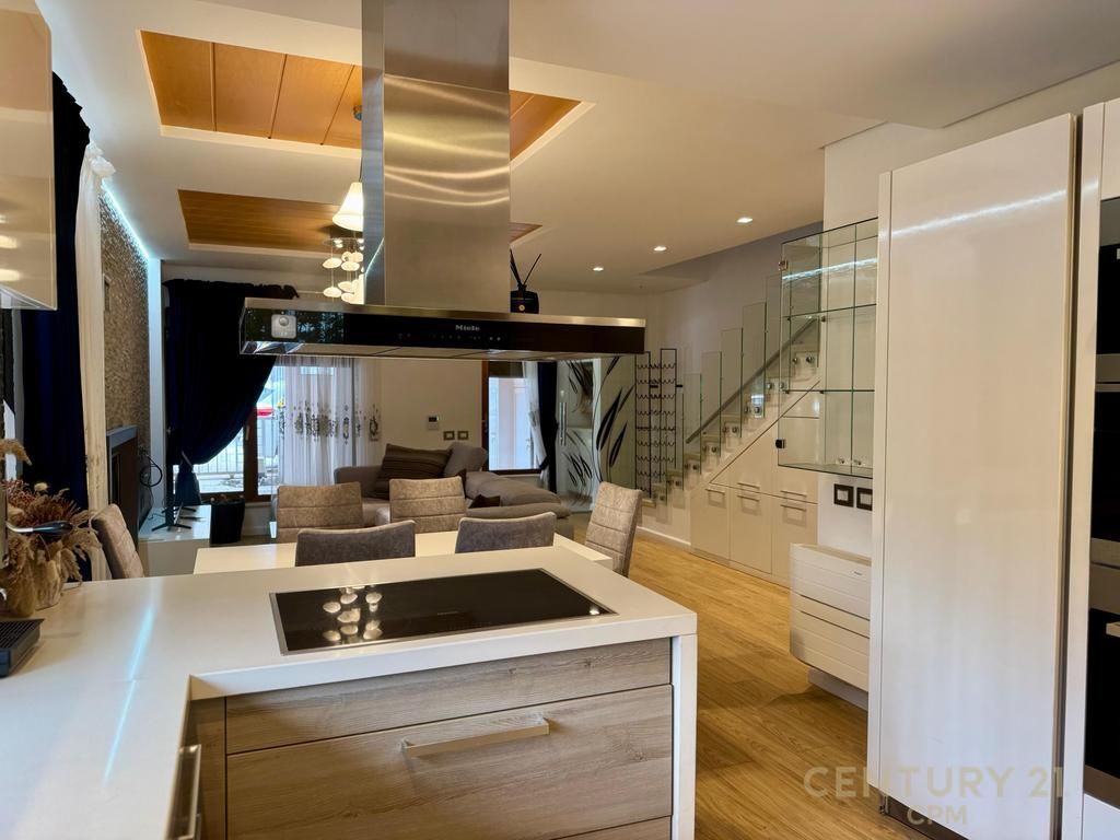VILLA MODERNA IN AFFITTO NEL RESIDENCE COLOMBO 2, VICINO A TEG, 3+1+3 E 3 POSTI AUTO!