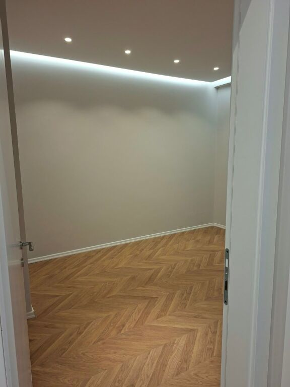 Jepet me qera ambjent biznesi 2+1+2 tek Golden Tower