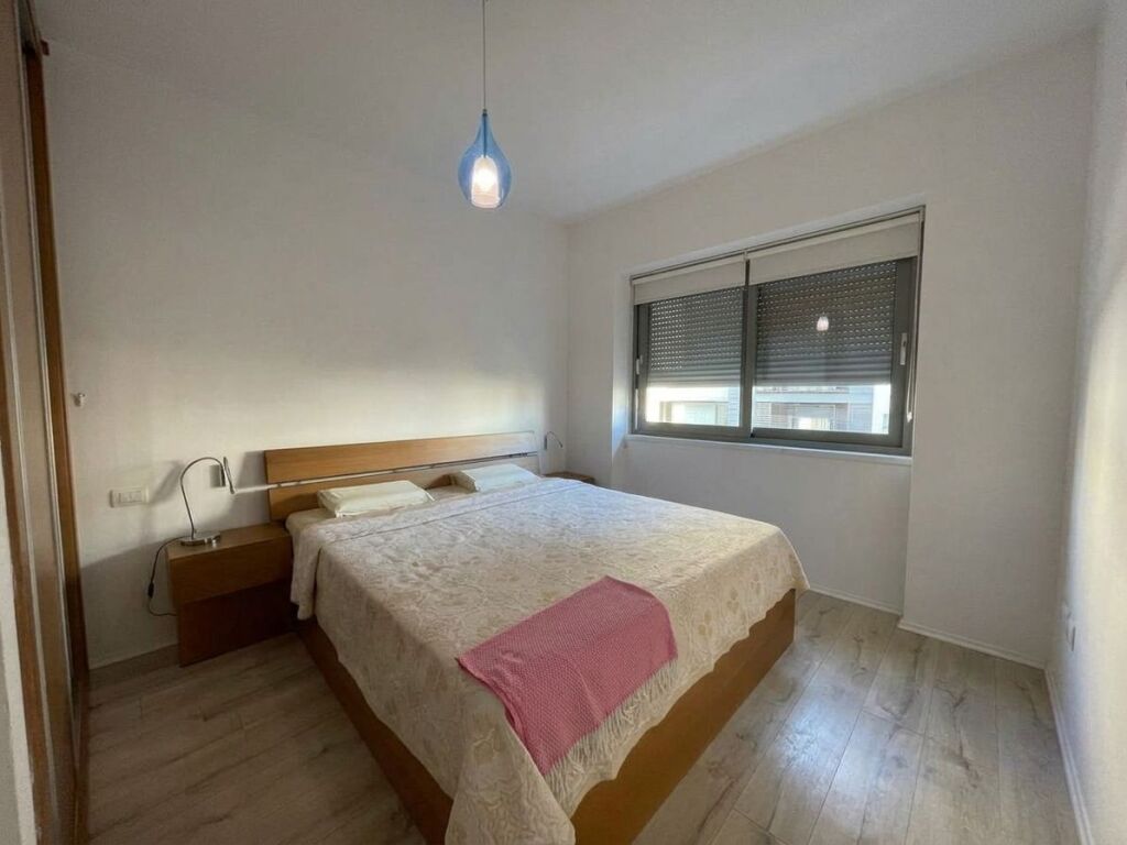 Affitto, Appartamento 1+1 + Posto Auto, Blloku, Tirana.