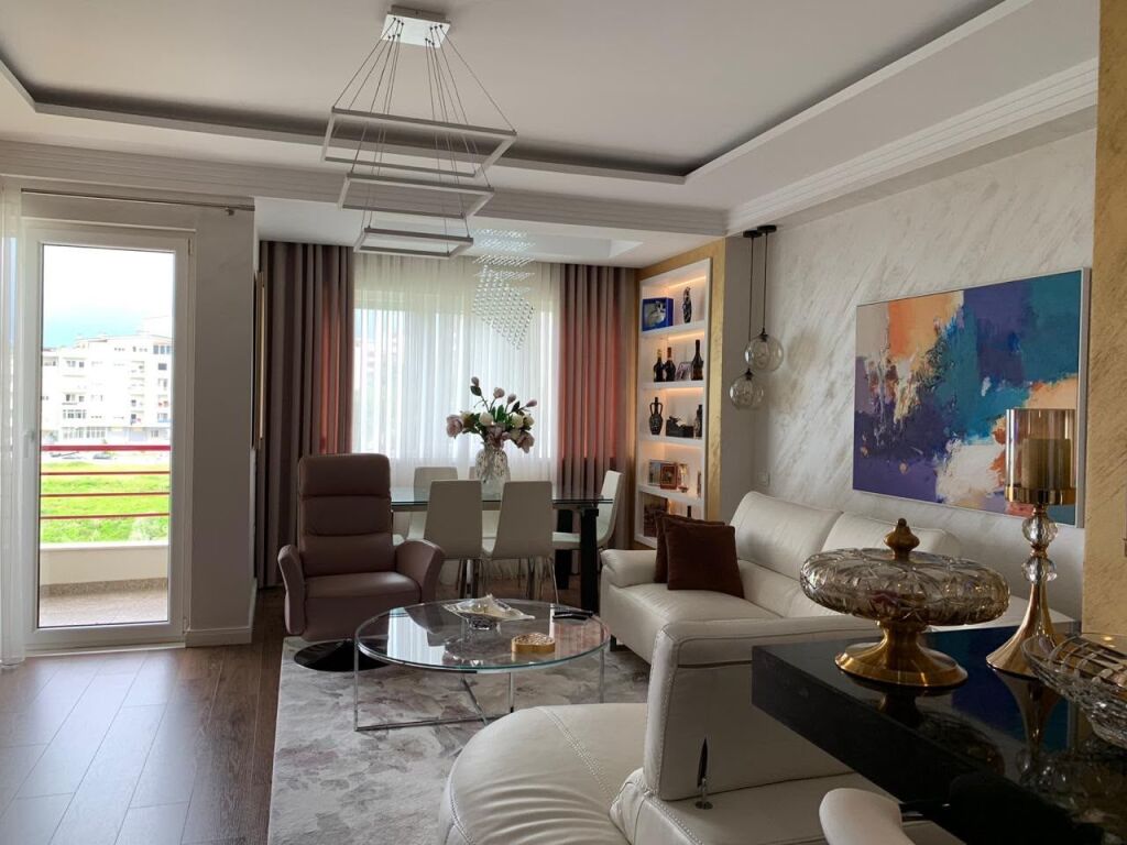 2+1, con parcheggio, fz costruzione lago secco, 1300 euro