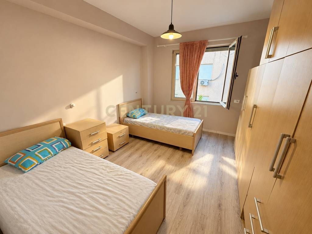 Duplex 2+1+2 me oxhak në kompleksin Ferrari, Liqeni i Thatë