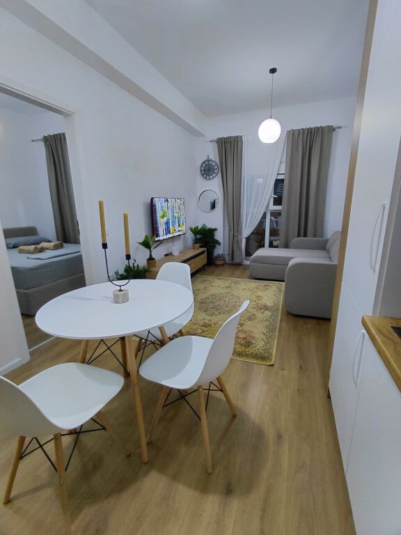 Jepet apartament 1+1 me qira tek Kompleksi Kontakt , Ali Demi .