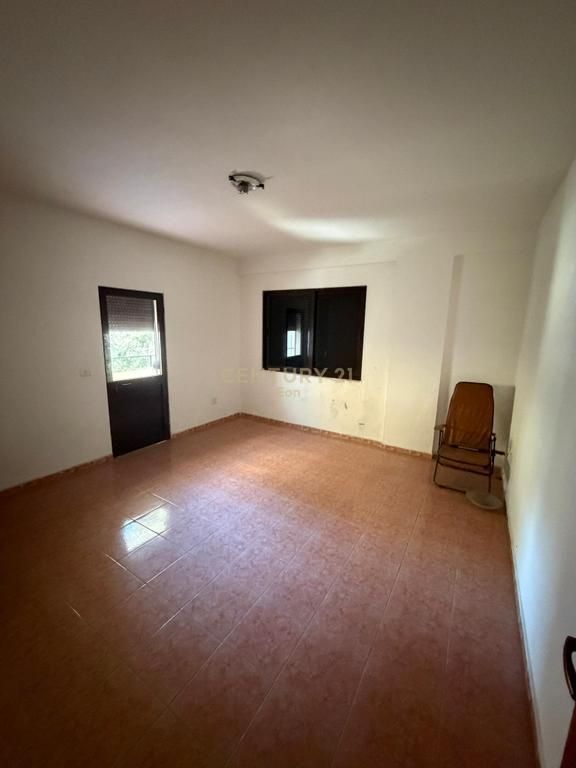 2+1 Apartment for Sale, Durrës Beach – Station 1, only 40 meters from the sea!