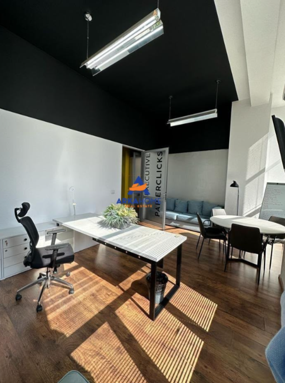 OFFICE SPACE FOR RENT 180 M2 "FORMER EXHIBITION" 320.000 LEKE