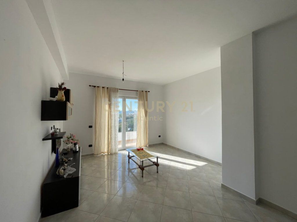 Apartament 2+1+2 ballkon dhe post parkimi për Shitje – Shenavlash, Durrës
