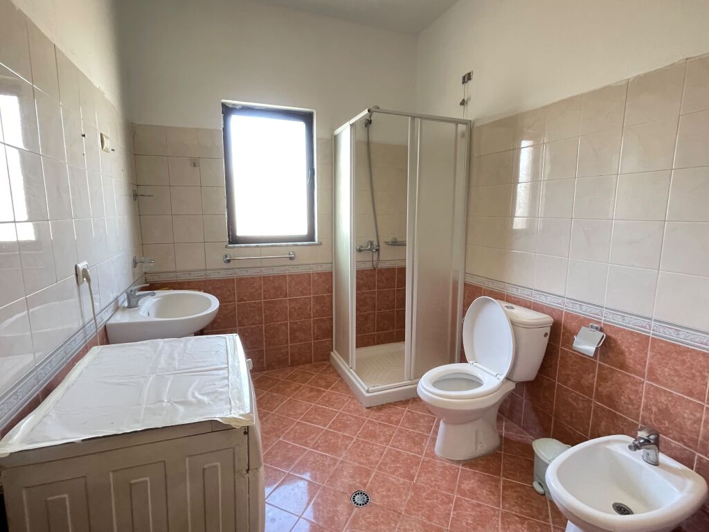 Jepet me qera apartament 1+1 tek kazazi, Durrës