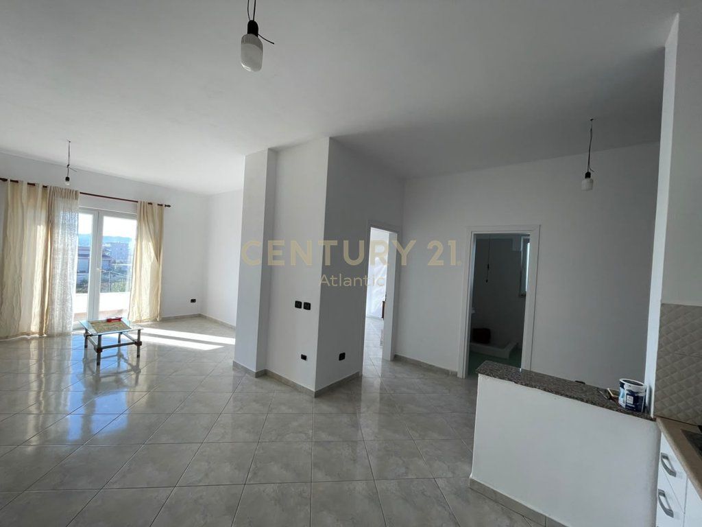 Apartament 2+1+2 ballkon dhe post parkimi për Shitje – Shenavlash, Durrës