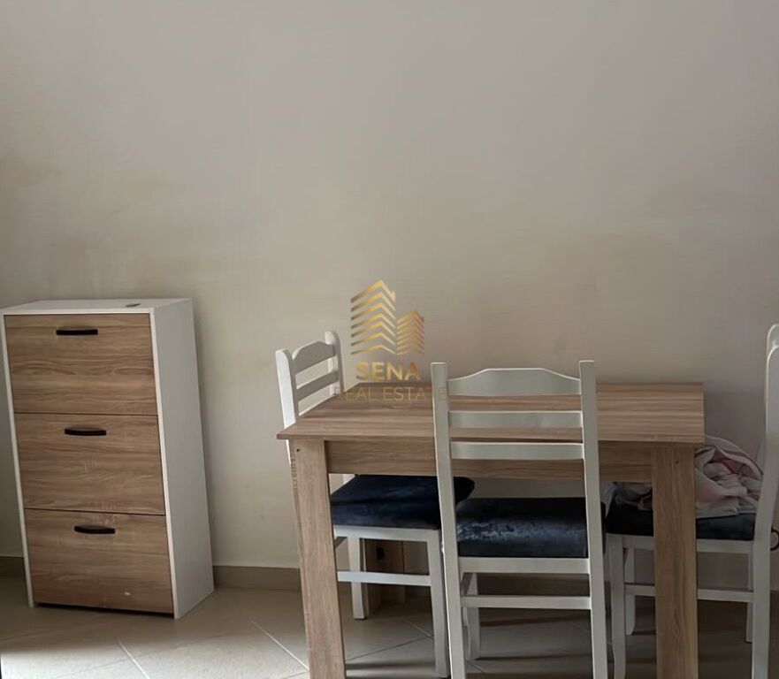 Qira, Hyrje Private 1+1, Porcelan, 35.000 Leke/muaj