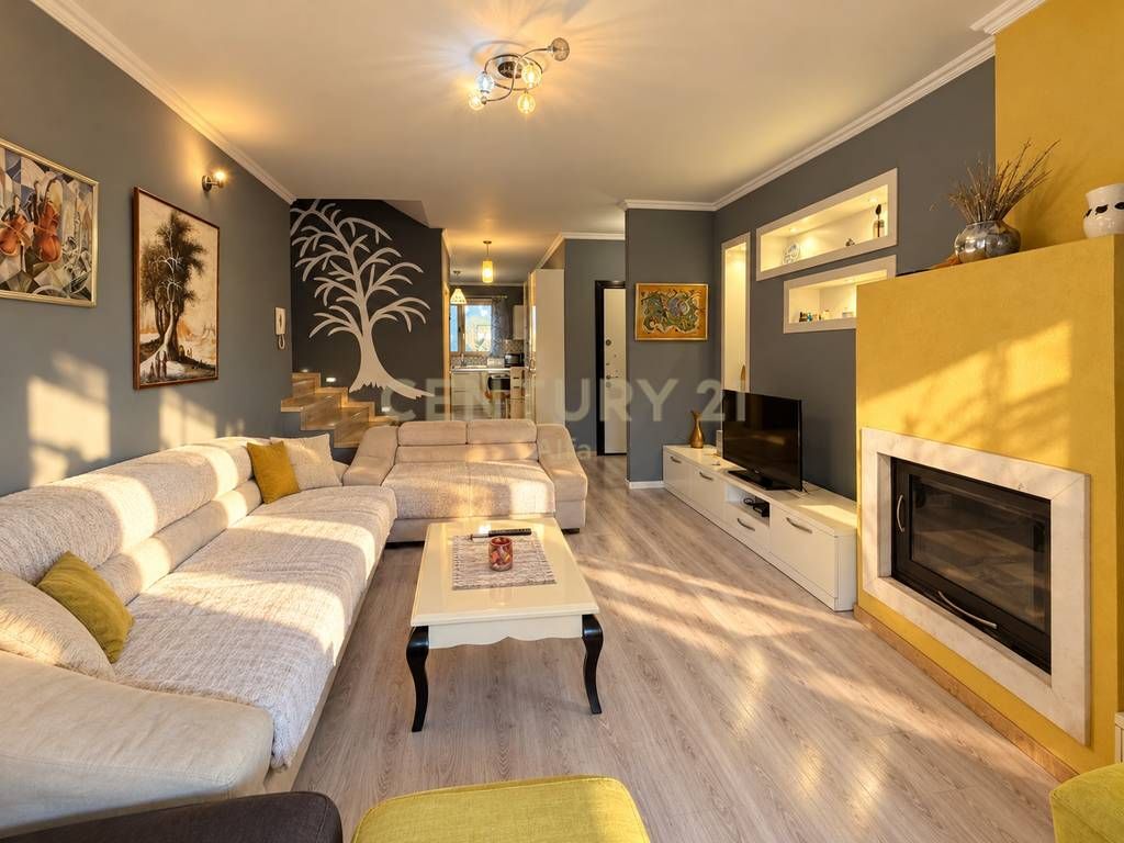 Duplex 2+1+2 me oxhak në kompleksin Ferrari, Liqeni i Thatë