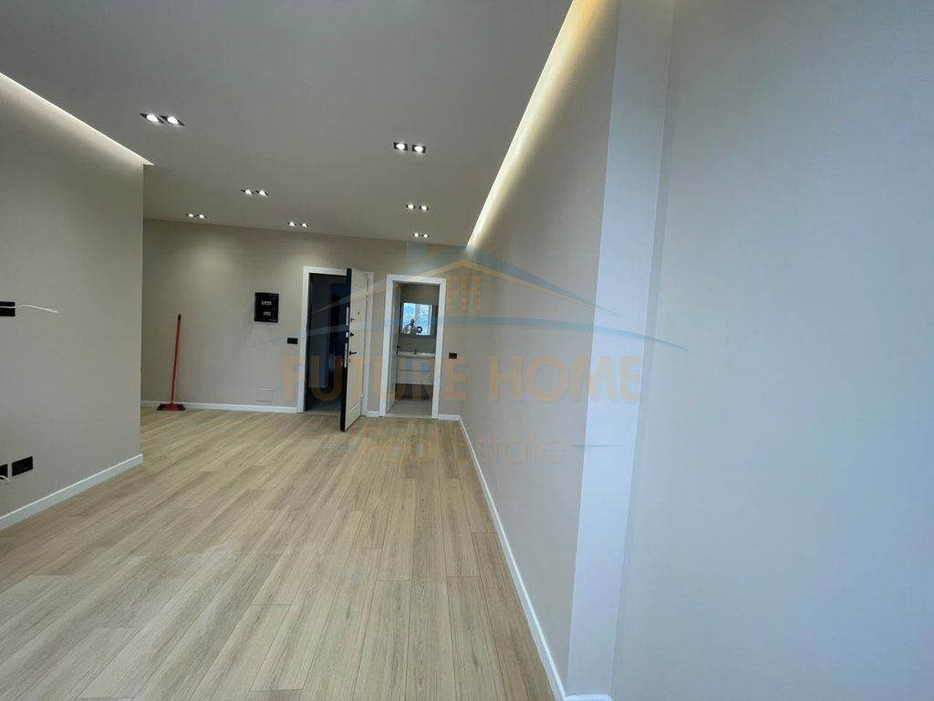  Shitet, Apartament 1+1, Mozaiku i Tiranës, Mbrapa Bllokut të Ambasadave.