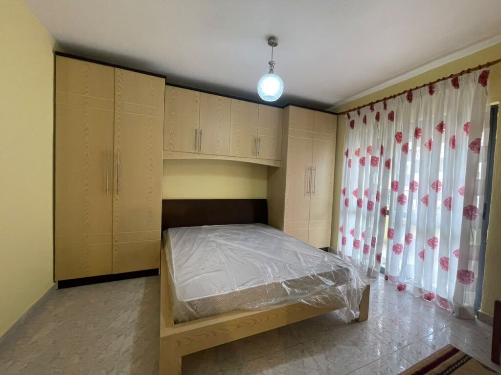 Appartamento 2+1 in affitto presso il Palazzo con la Freccia.