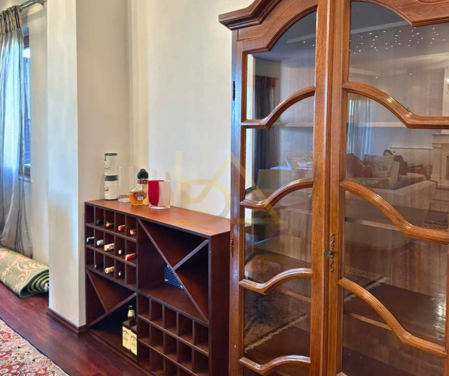 JEPET ME QIRA APARTAMENT LUKSOZ 4+1 + 3 – BLLOK, TIRANË