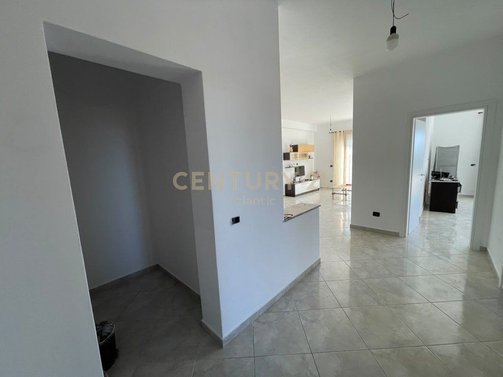 Apartament 2+1+2 ballkon dhe post parkimi për Shitje – Shenavlash, Durrës