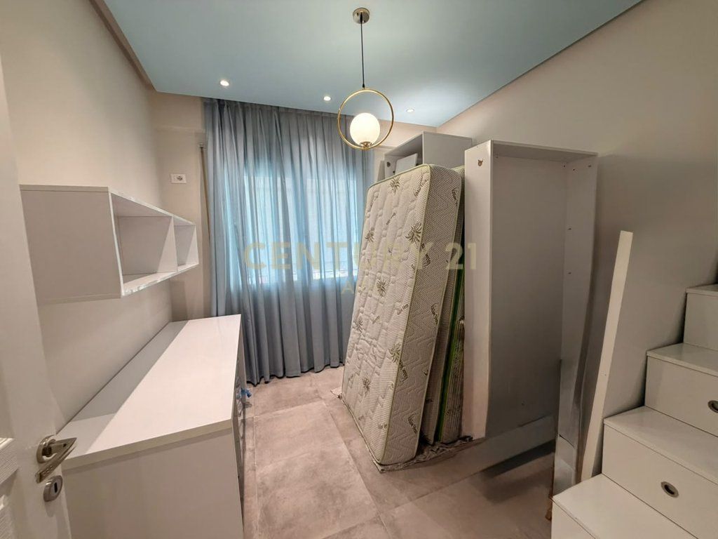 Shitet apartament 2+1 te Golden Park 3, përballë Spitalit Amerikan!