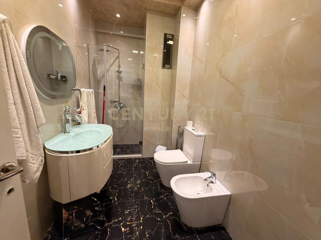 Shitet apartament 2+1 te Golden Park 3, përballë Spitalit Amerikan!