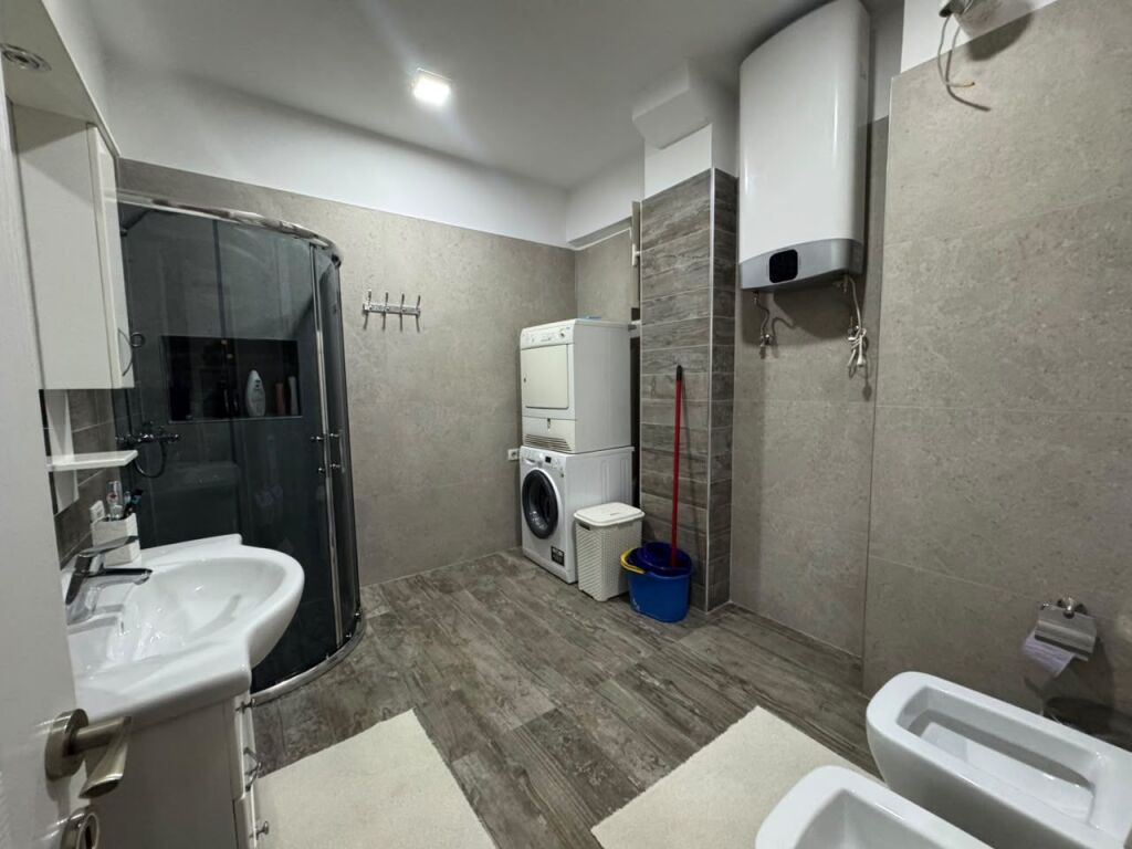 Shitet, Apartament 2+1, Kompleksi Golden Park, Tirane . Empire75523