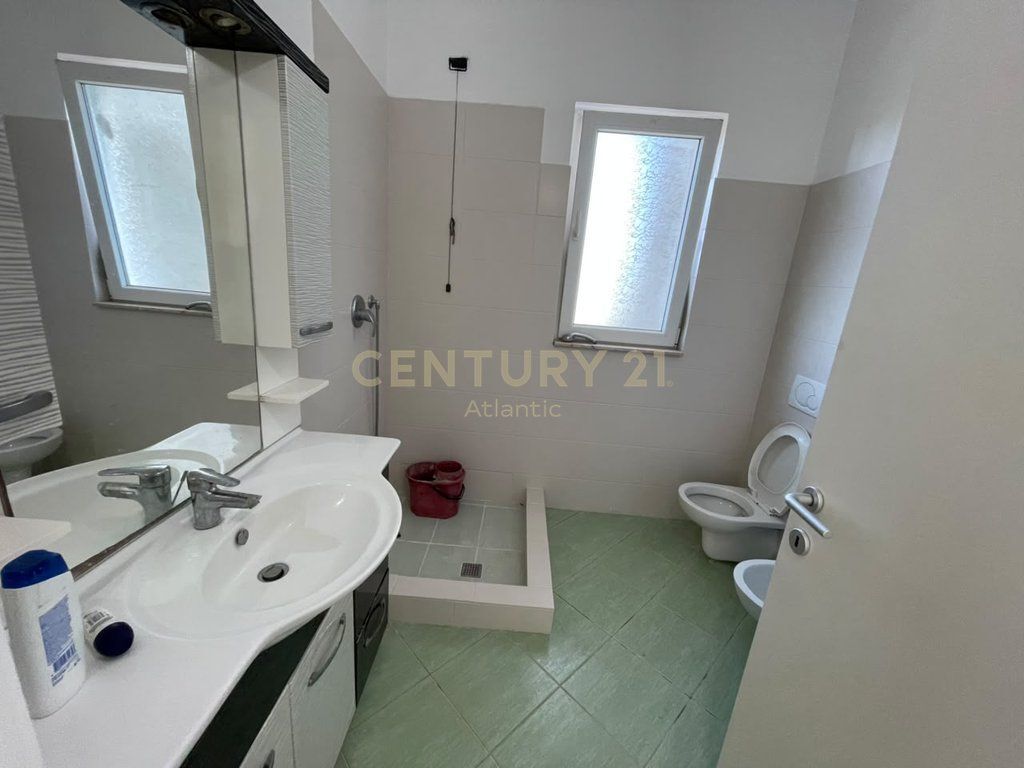Apartament 2+1+2 ballkon dhe post parkimi për Shitje – Shenavlash, Durrës
