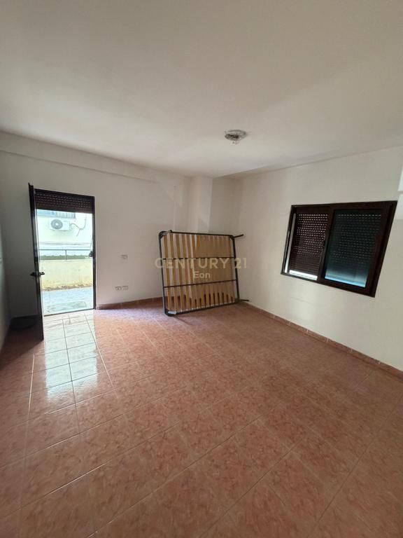 2+1 Apartment for Sale, Durrës Beach – Station 1, only 40 meters from the sea!