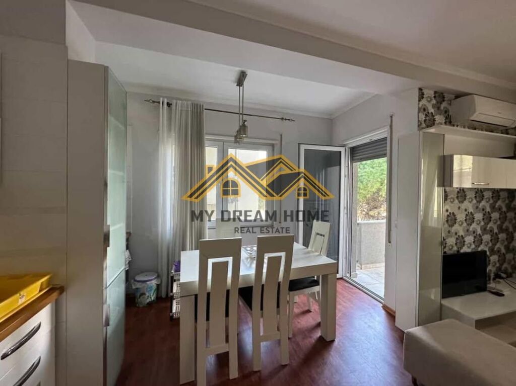 Appartamento in vendita a Shkëmbi i Kavajës con vista mare, prima linea!