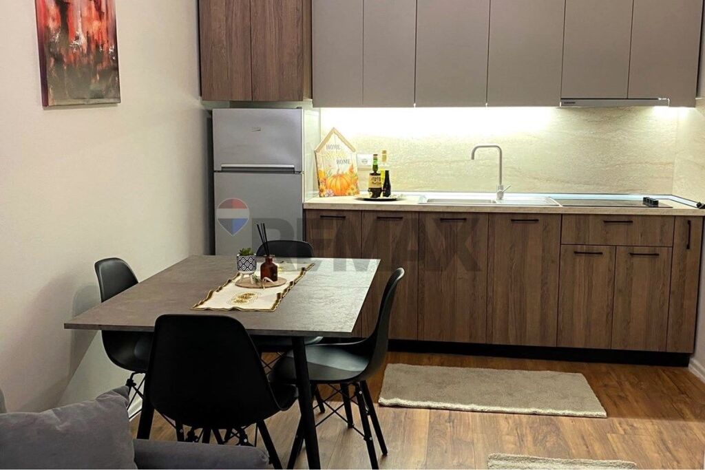 Apartament 1+1 për Qira – Pallatet Agimi, Bllok