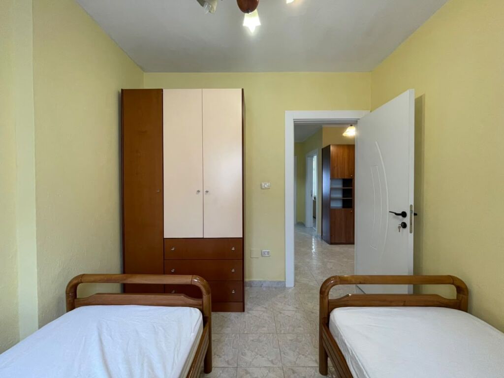 Appartamento 2+1 in affitto presso il Palazzo con la Freccia.