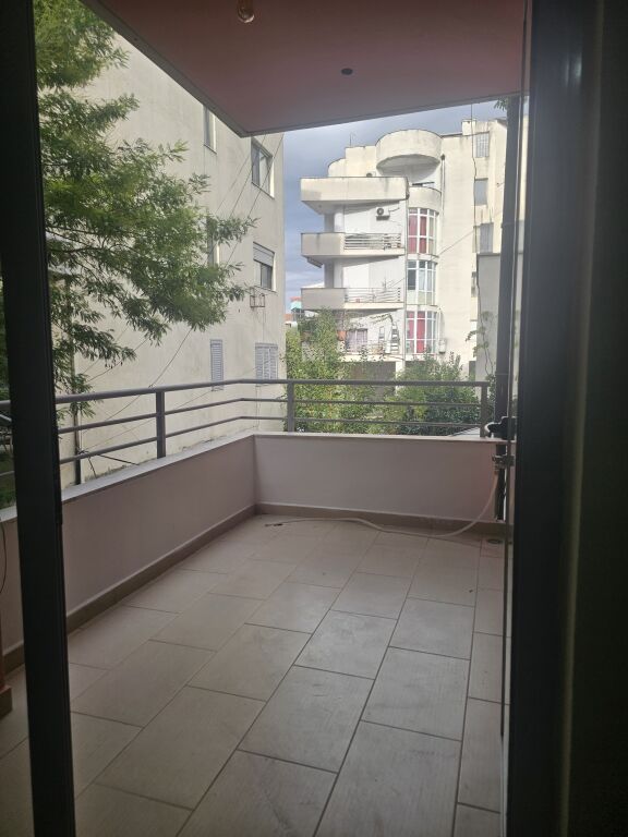 2+1 apartment for rent (450Lek/month) - Fresku Restaurant
