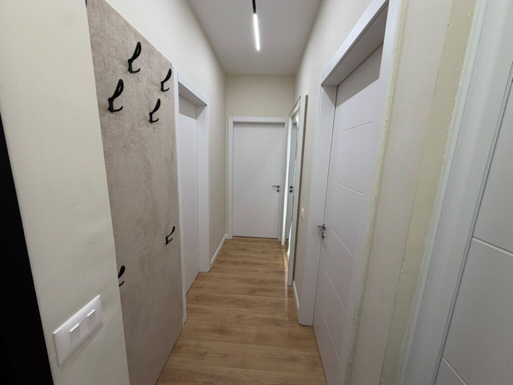🏠 Shitet apartament
