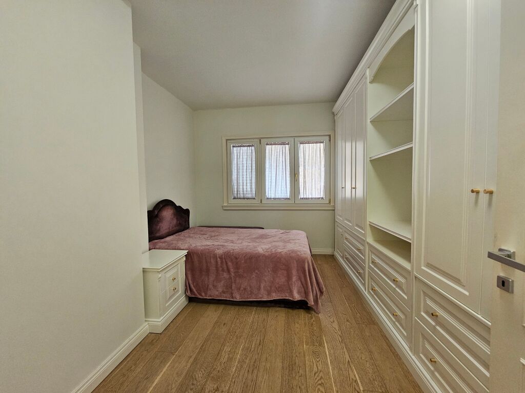 2+1+2 for rent at Willson Square