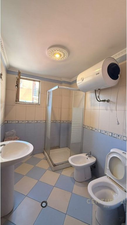 SHITET APARTAMENT 1+1 NE ZONE KOMPLEKSI,PRANE DETIT!