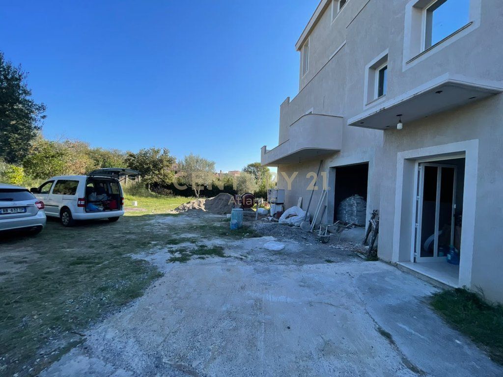 Apartament 2+1+2 ballkon dhe post parkimi për Shitje – Shenavlash, Durrës