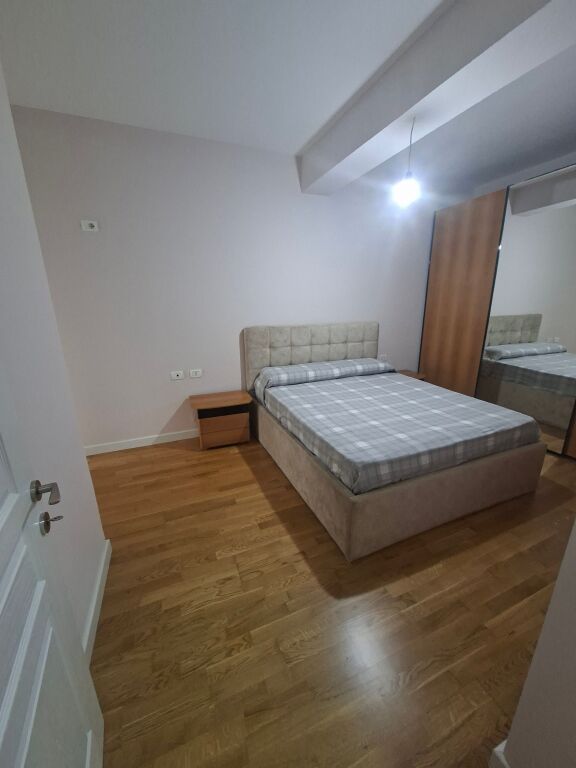 Shitet Apartament 2+1  te Golden Park te AMERIKAN 3