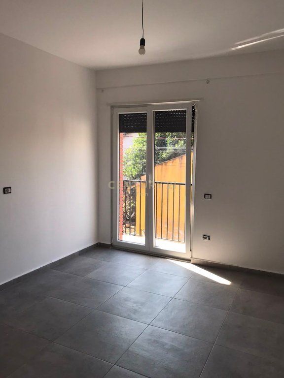 Appartamento 2+1 in Affitto a Kamez Centro, Tirana