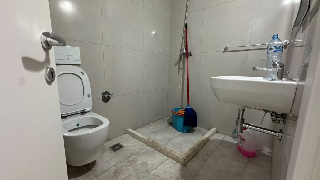 Apartament 1+1 per qira tek Farmacia 10