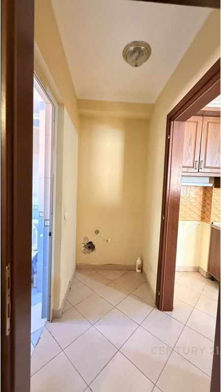 SHITET APARTAMENT 1+1 NE ZONE KOMPLEKSI,PRANE DETIT!