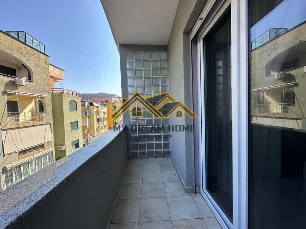 Appartamento in vendita a Shkëmbi i Kavajës con vista mare, prima linea!