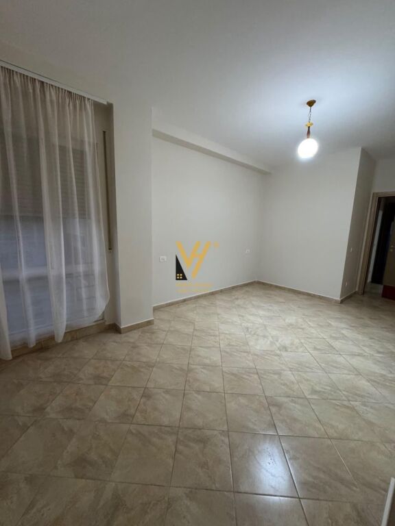 JEPET APARTAMENT 2+1+2BLK ME QIRA TEK ISH TREGU ELEKTRIK 55.000 LEKE