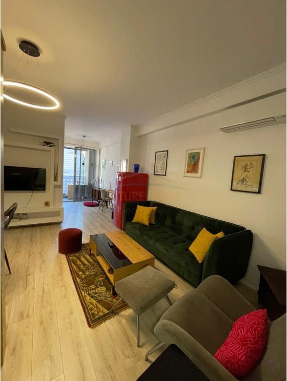 Qera, Apartament 1+1+Post Parkimi, Blloku, Tiranë.