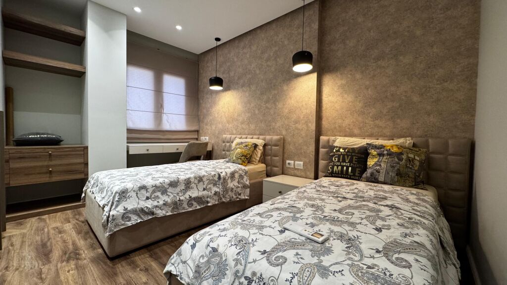 APARTAMENT 3+1 LUKSOZ ME QIRA - QENDËR, TIRANË