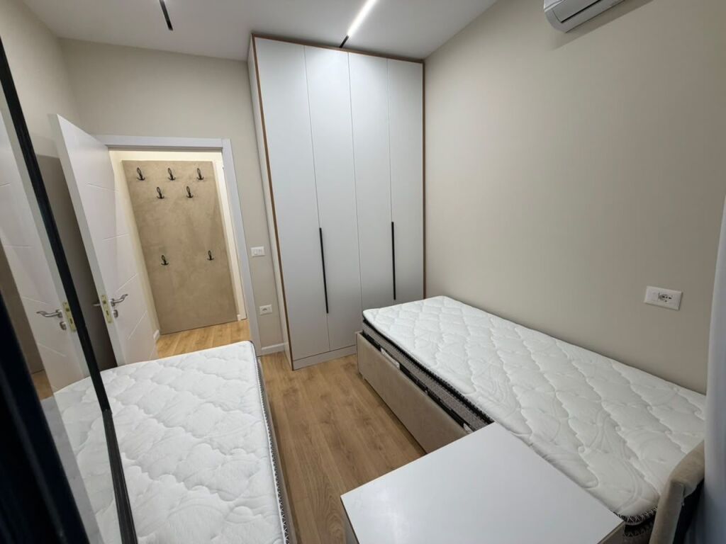 🏠 Shitet apartament