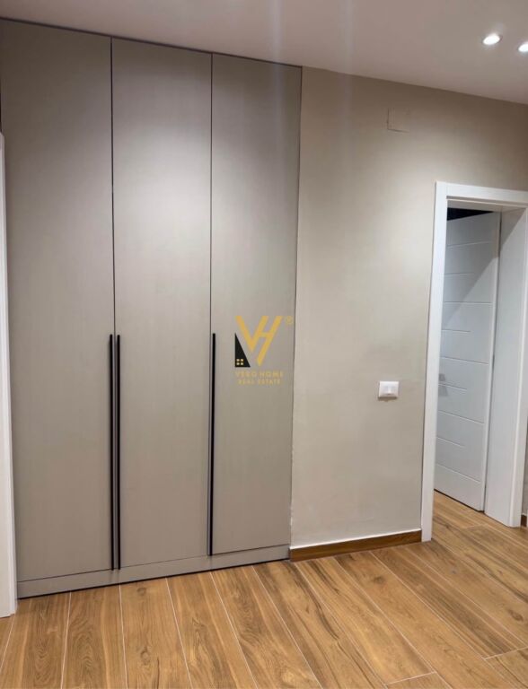 JEPET APARTAMENT 3+1+BLK ME QIRA TE MEDRESEJA 80.000 LEKE