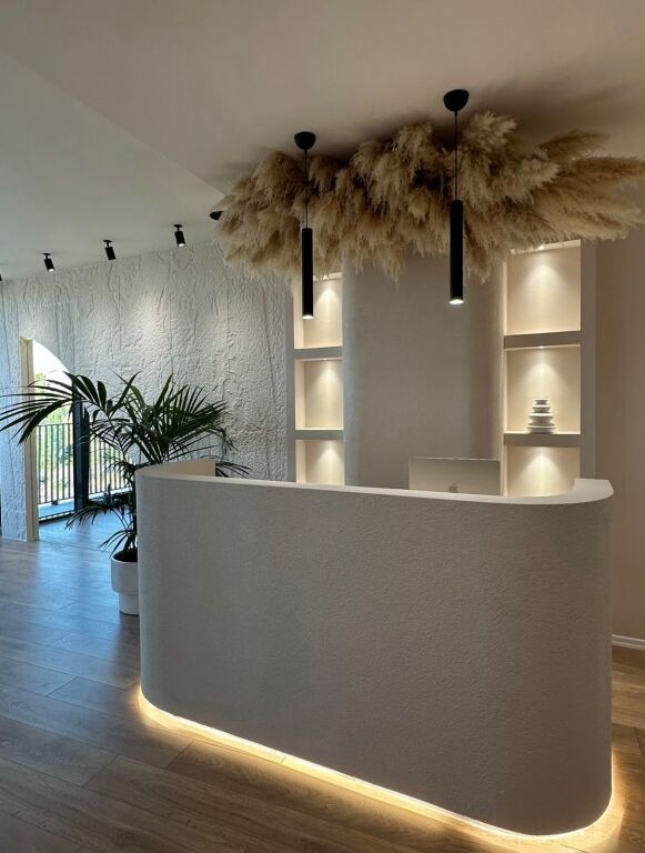 🏢 **BUSINESS SPACE FOR RENT – LAKE VIEW**