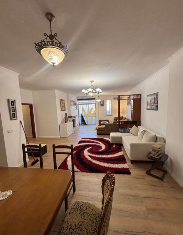 JEPET APARTAMENT 3+1+2+3BLK ME QERA TE RRUGA E KAVAJES 110.000 LEKE