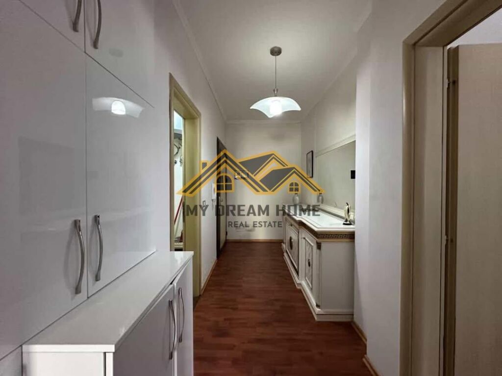 Appartamento in vendita a Shkëmbi i Kavajës con vista mare, prima linea!