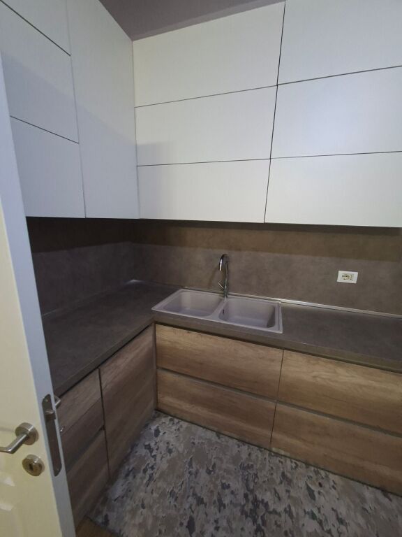 Shitet Apartament 2+1  te Golden Park te AMERIKAN 3