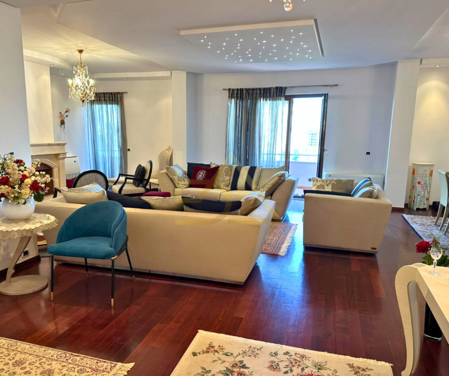 JEPET ME QIRA APARTAMENT LUKSOZ 4+1 + 3 – BLLOK, TIRANË