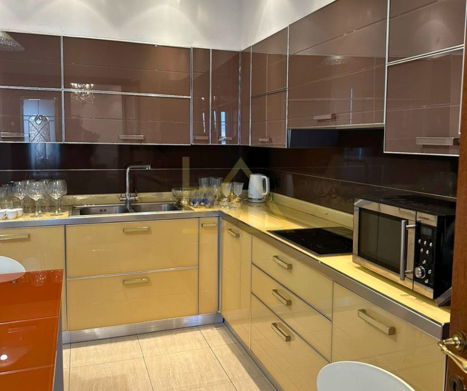 JEPET ME QIRA APARTAMENT LUKSOZ 4+1 + 3 – BLLOK, TIRANË