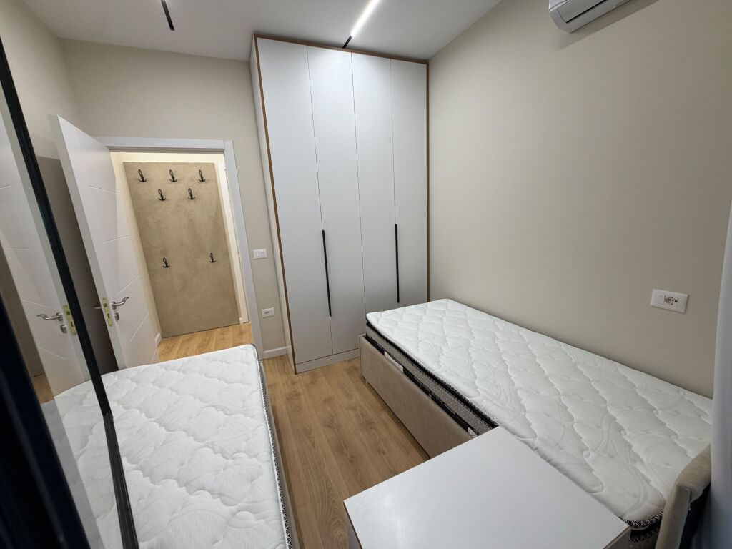 🏠 Shitet apartament 2+1  📍 Rruga 5 Maji, Tiranë