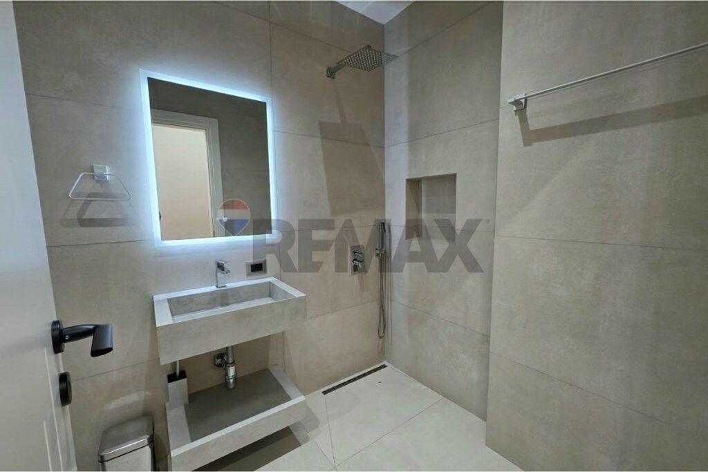 🏡 PENTHOUSE EKSKLUZIV PËR SHITJE – LUNGOMARE, VLORË 🌊