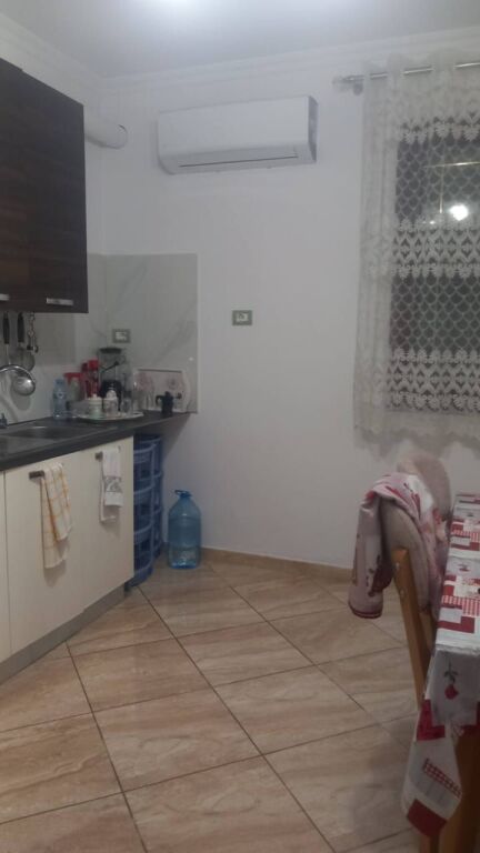 Vilë në shitje