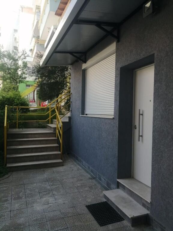 Jepet me qira 2+1 Kopshti Zoologjik 65.000 leke